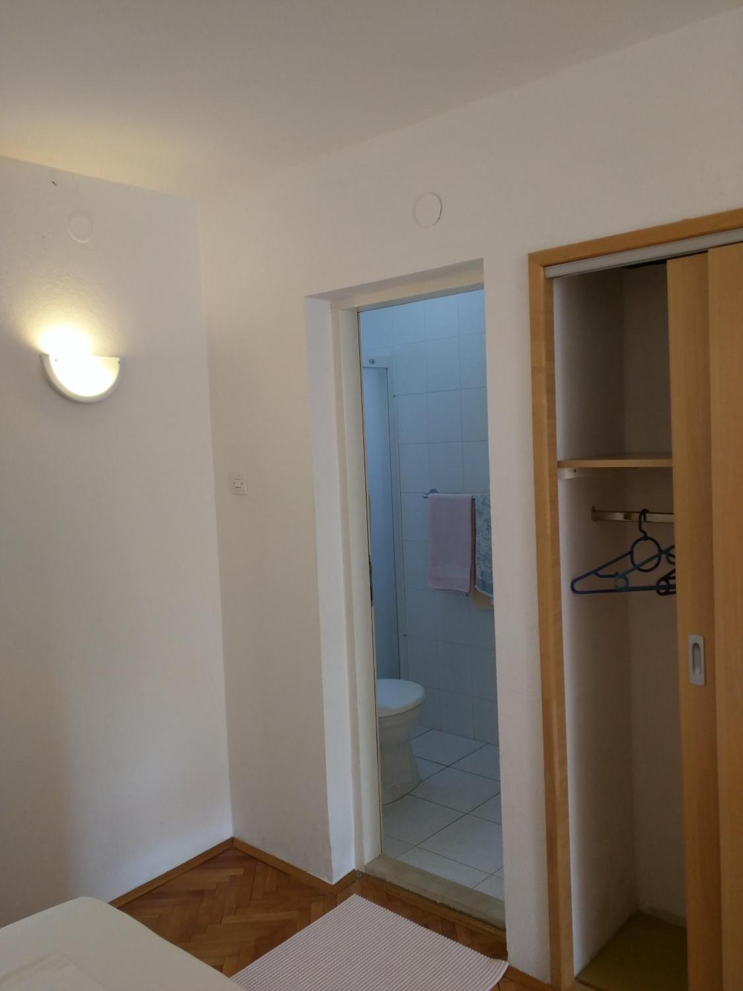 Apartment Bugenvila Vrboska Ruang foto