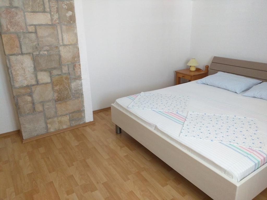 Apartment Bugenvila Vrboska Ruang foto