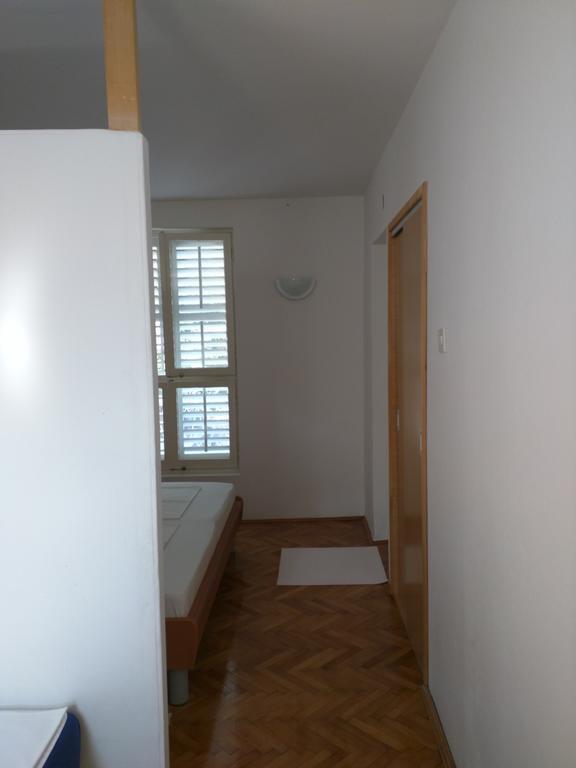 Apartment Bugenvila Vrboska Ruang foto